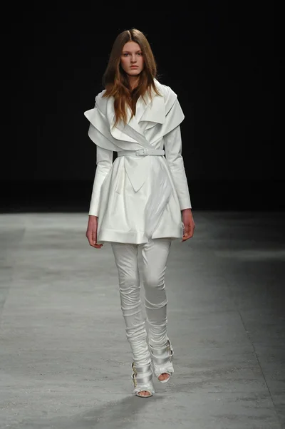 Look 19
